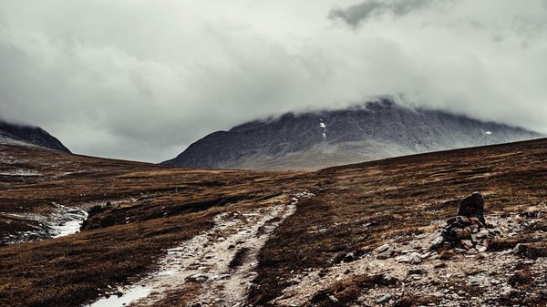 What Unique Experiences Can Travelers Discover in a UK Staycation?